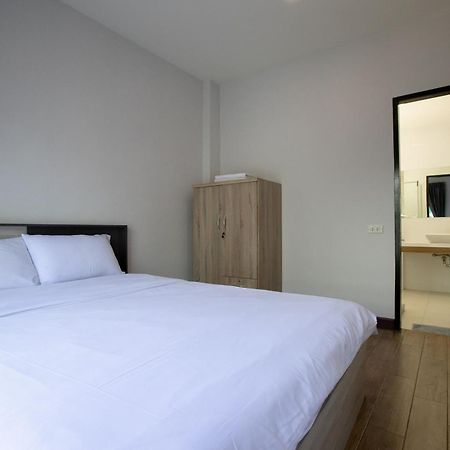 Room 36 Service Apartment Бангкок Экстерьер фото