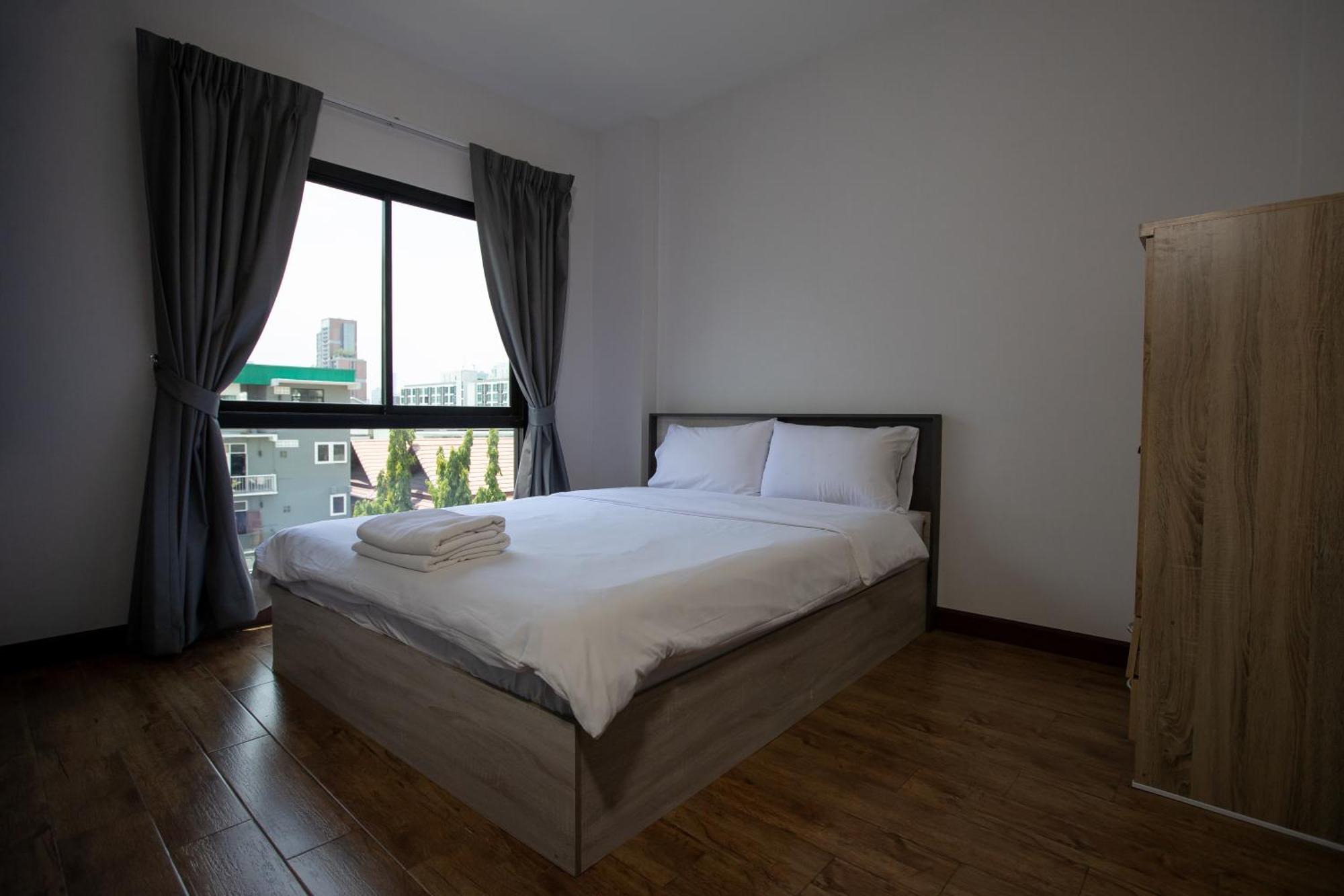 Room 36 Service Apartment Бангкок Экстерьер фото