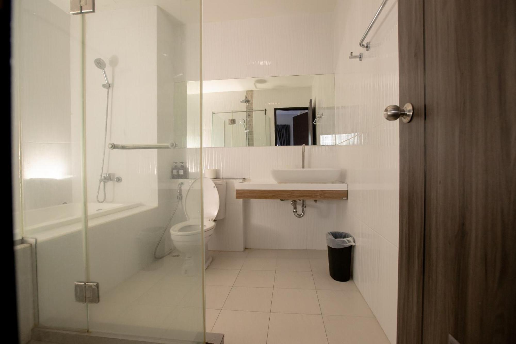 Room 36 Service Apartment Бангкок Экстерьер фото